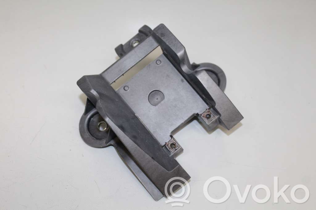 Mazda 6 Soporte de montaje del parachoques trasero 