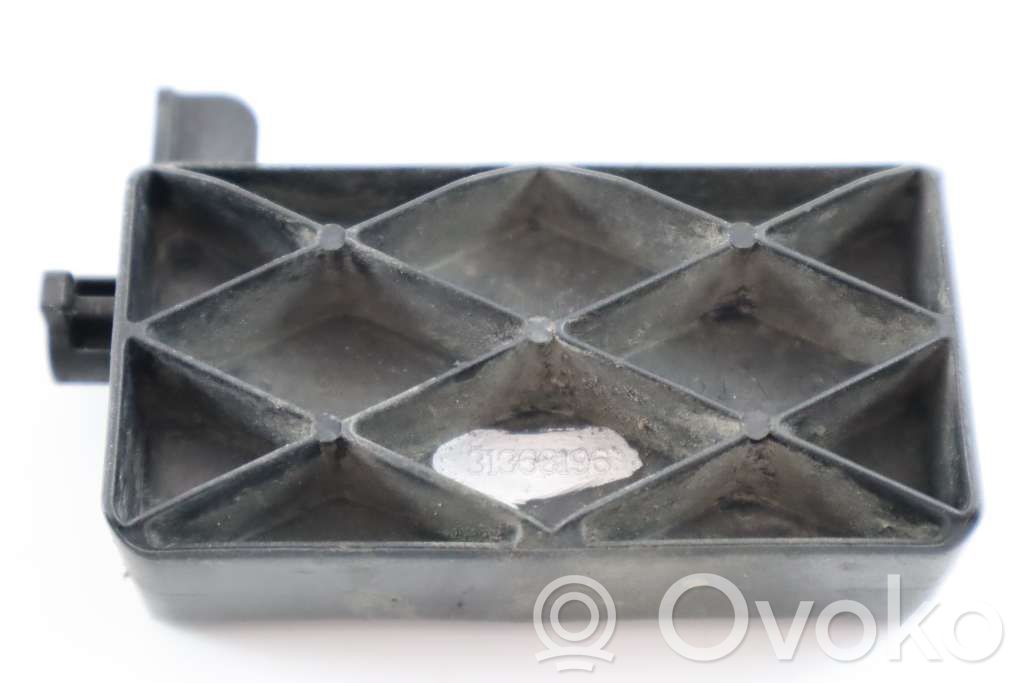 Volvo XC70 Radiator support slam panel bracket 
