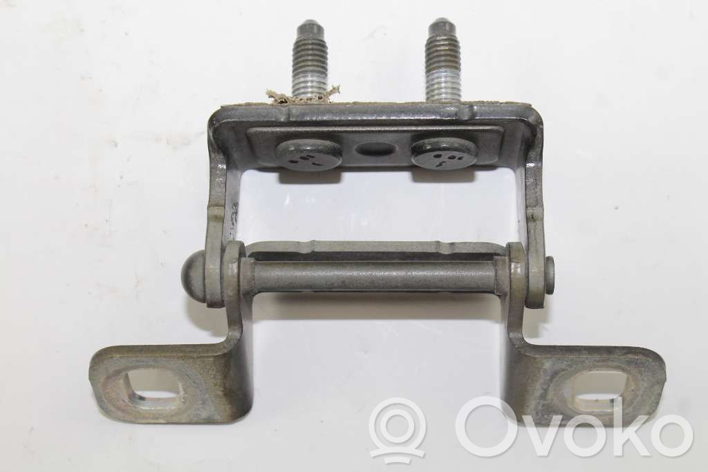 Jeep Cherokee Tailgate/trunk/boot hinge 
