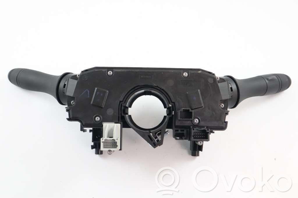 Dacia Duster II Interruptor/palanca de limpiador de luz de giro 
