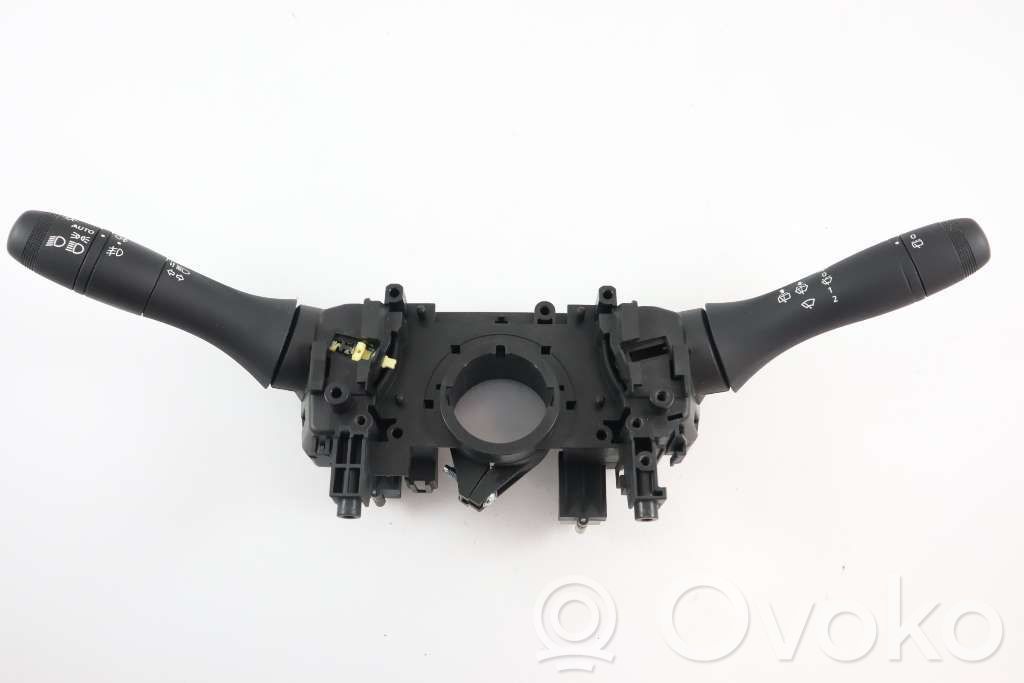 Dacia Duster II Interruptor/palanca de limpiador de luz de giro 