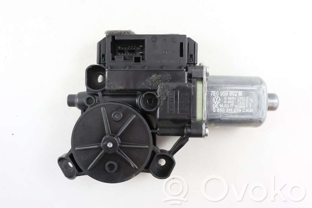 Volkswagen Transporter - Caravelle T6 Silnik regulatora szyby drzwi przednich 