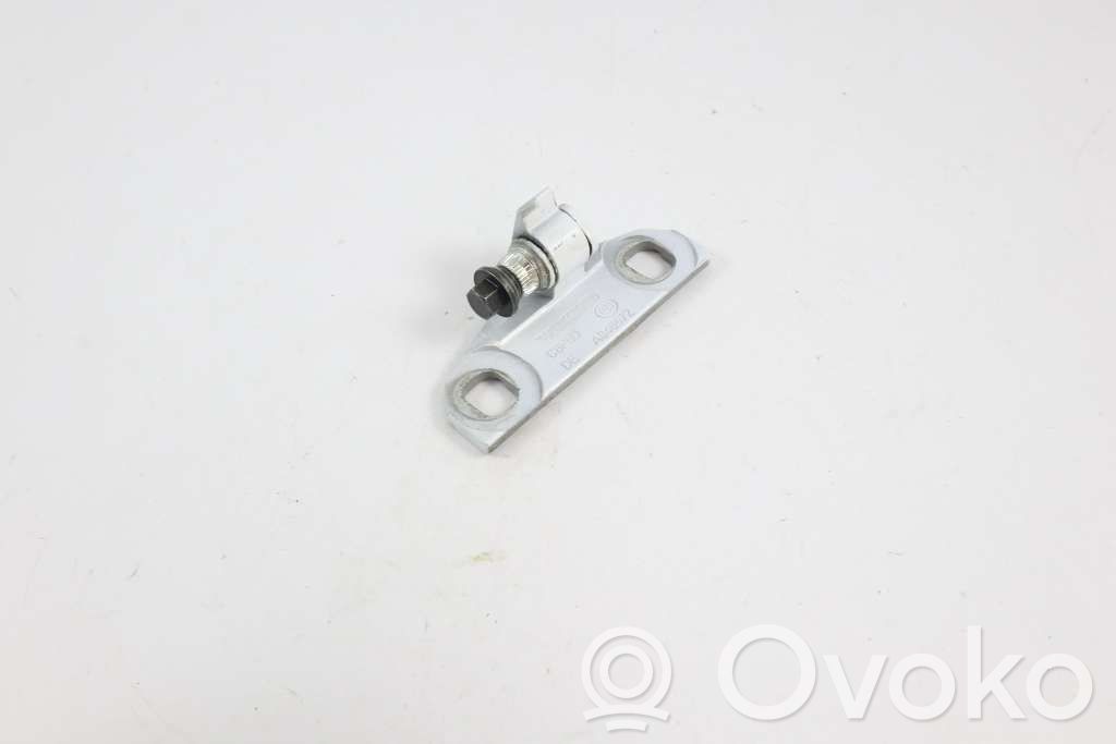Volvo XC60 Front door upper hinge 