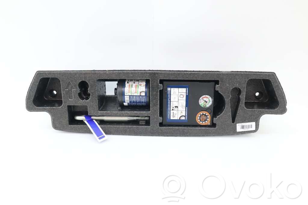 Volvo C40 Tool set 