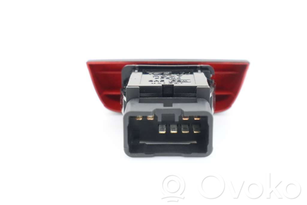 Isuzu D-Max Botón interruptor de luz de peligro 
