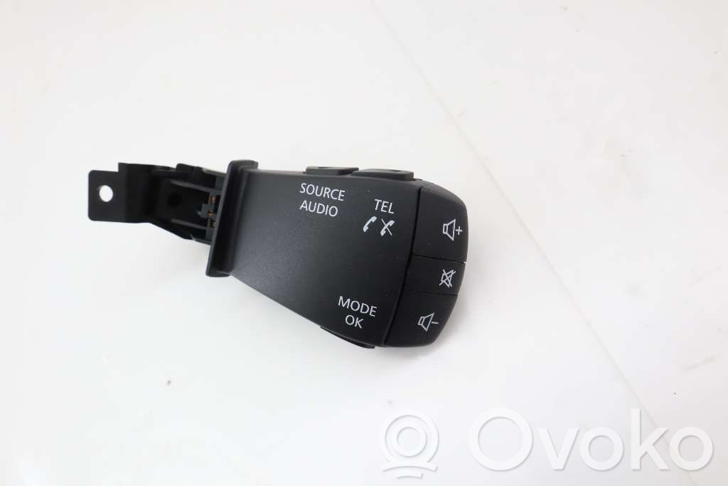 Dacia Duster II Steering wheel buttons/switches 