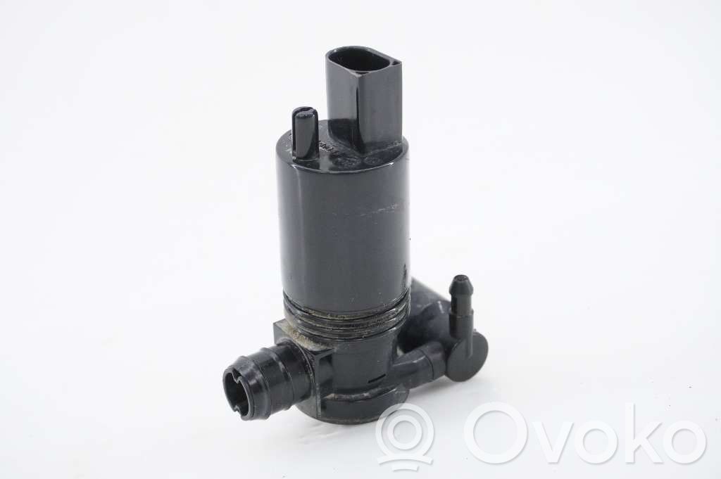 Volvo XC40 Windscreen/windshield washer pump 
