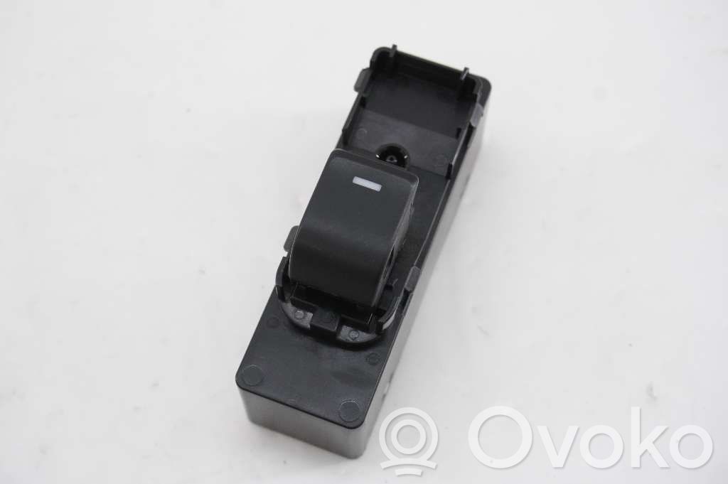 Mazda 3 III Electric window control switch 