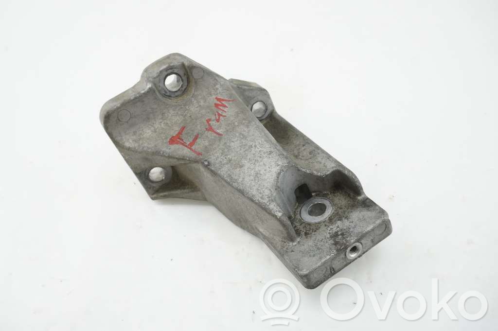Volvo S80 Engine mounting bracket 