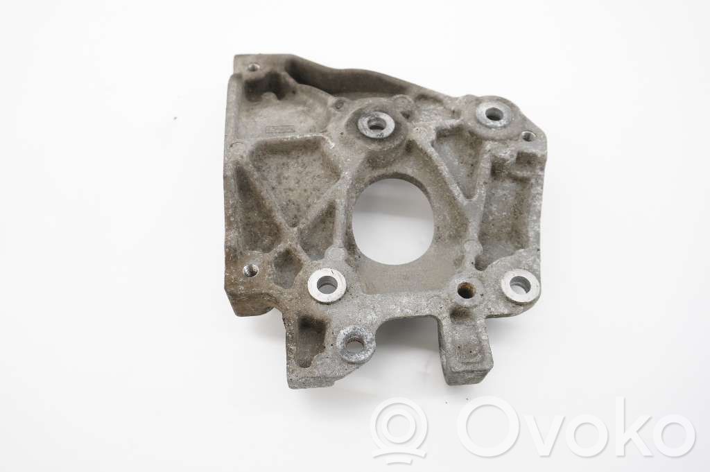 Volvo V50 Generator/alternator bracket 