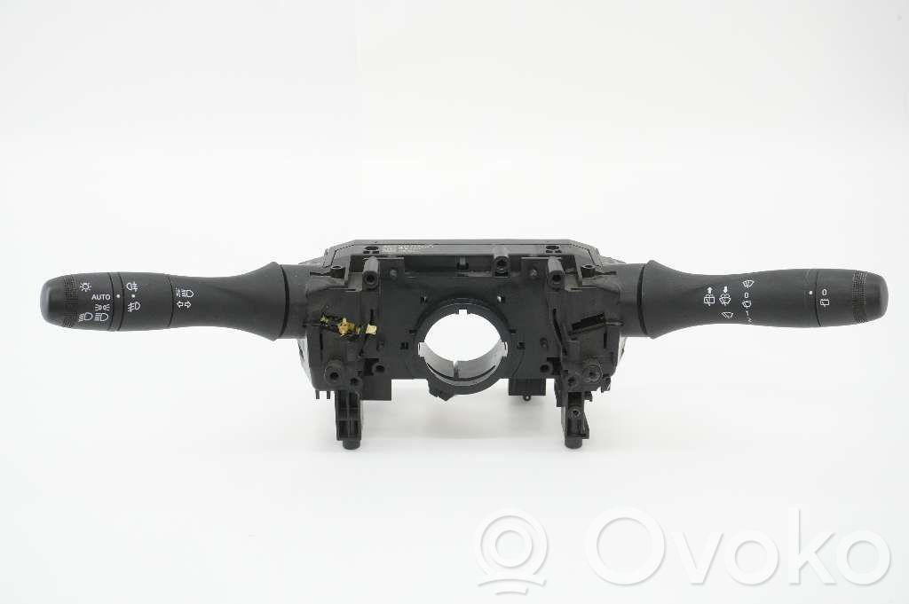 Dacia Duster II Interruptor/palanca de limpiador de luz de giro 