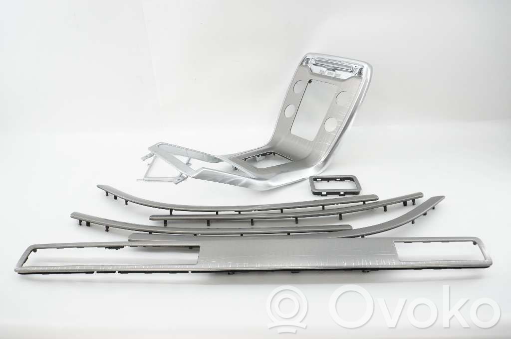 Volvo XC70 Dashboard glove box trim 