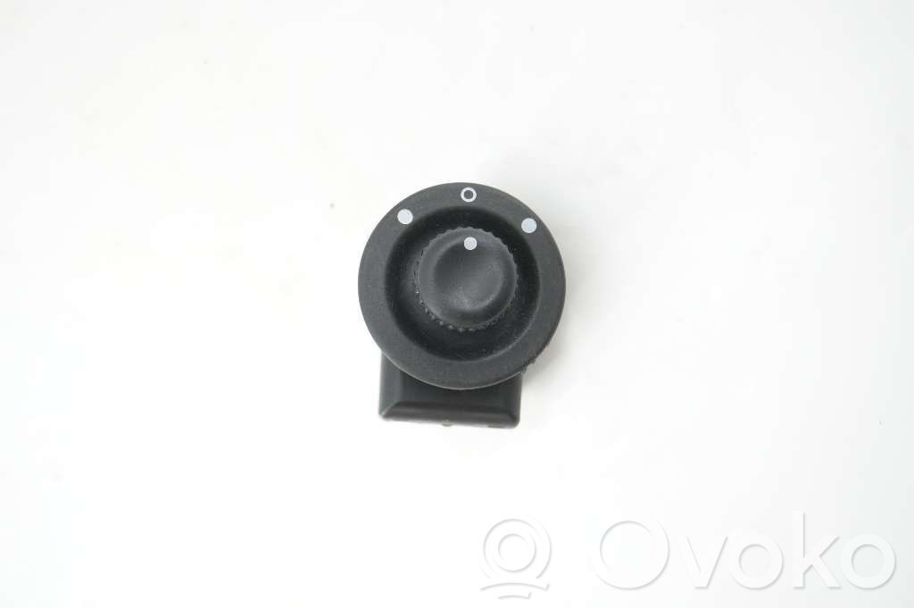 Dacia Duster Wing mirror switch 