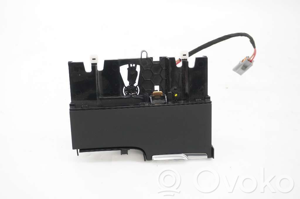 Volvo V90 Cross Country Glove box 