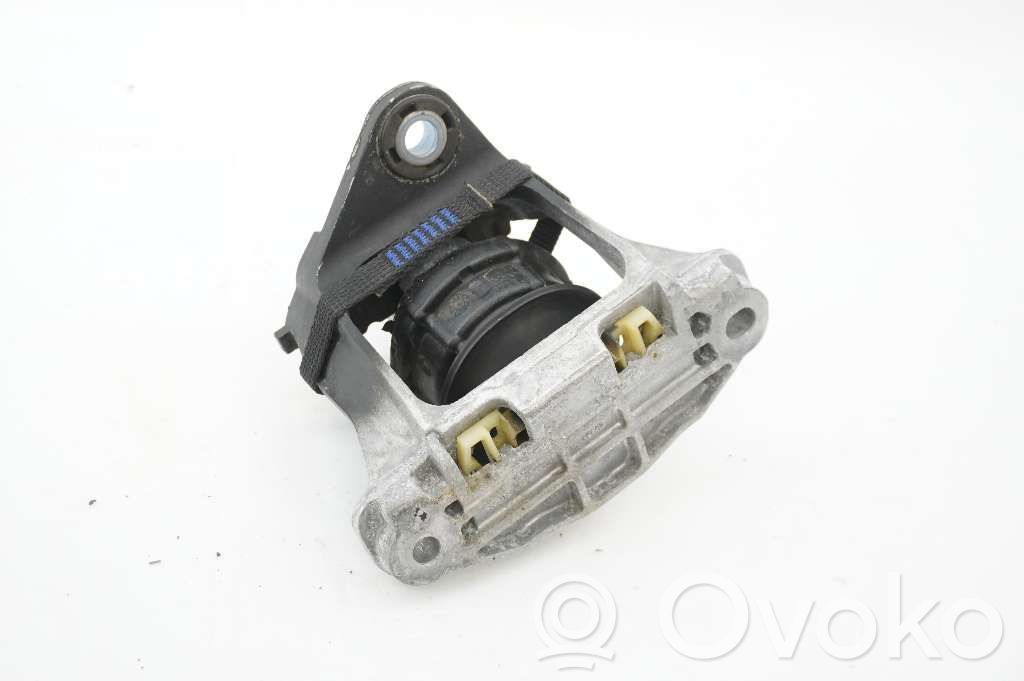 Volvo XC90 Engine mount bracket 