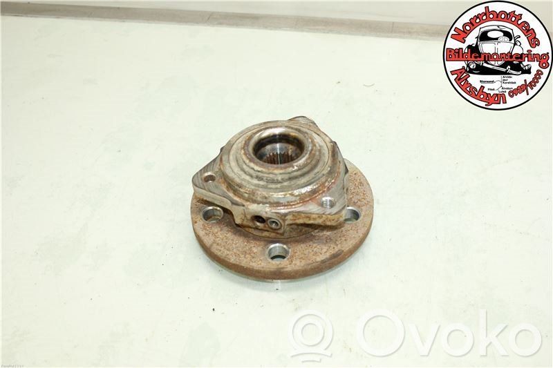 Front wheel hub spindle knuckle