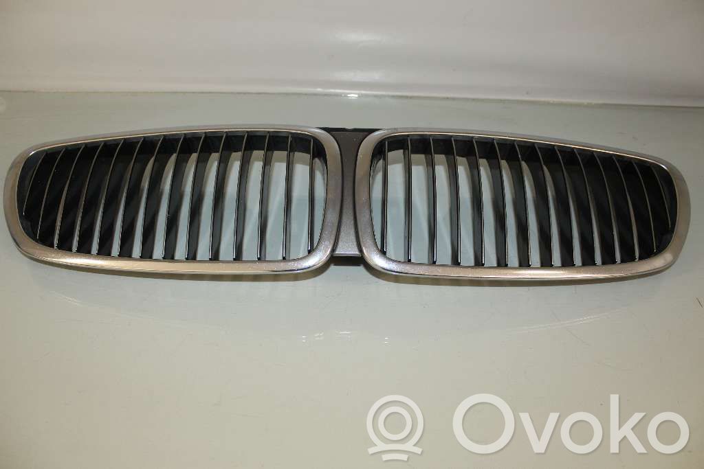 BMW 7 E65 E66 Apakšējais režģis (trīsdaļīgs) 