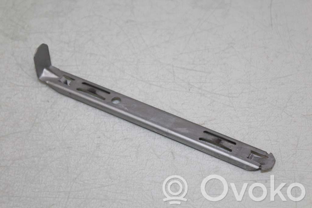 Volvo XC90 Headlight/headlamp mounting bracket 