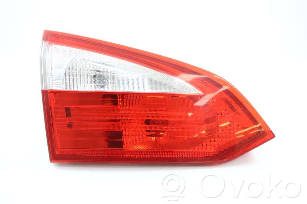 Ford Focus Aizmugurējais lukturis pārsegā 
