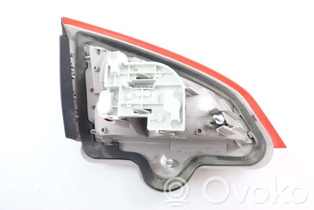 Ford Mondeo MK IV Lampă spate în capacul portbagajului 