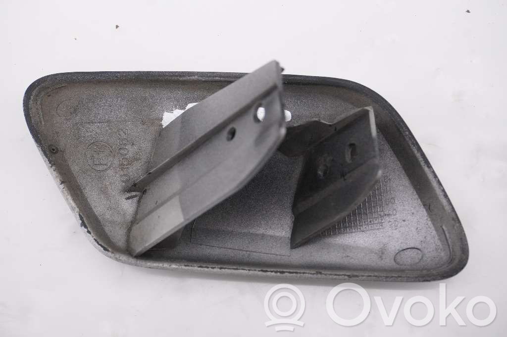 Saab 9-5 Buse de lave-phares 