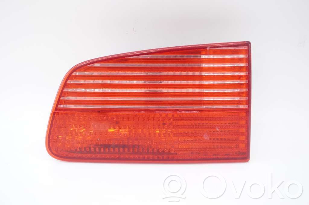 Saab 9-5 Galinis žibintas dangtyje 