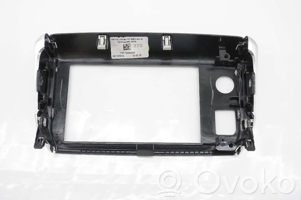 Peugeot 208 I Mascherina unità principale autoradio/GPS