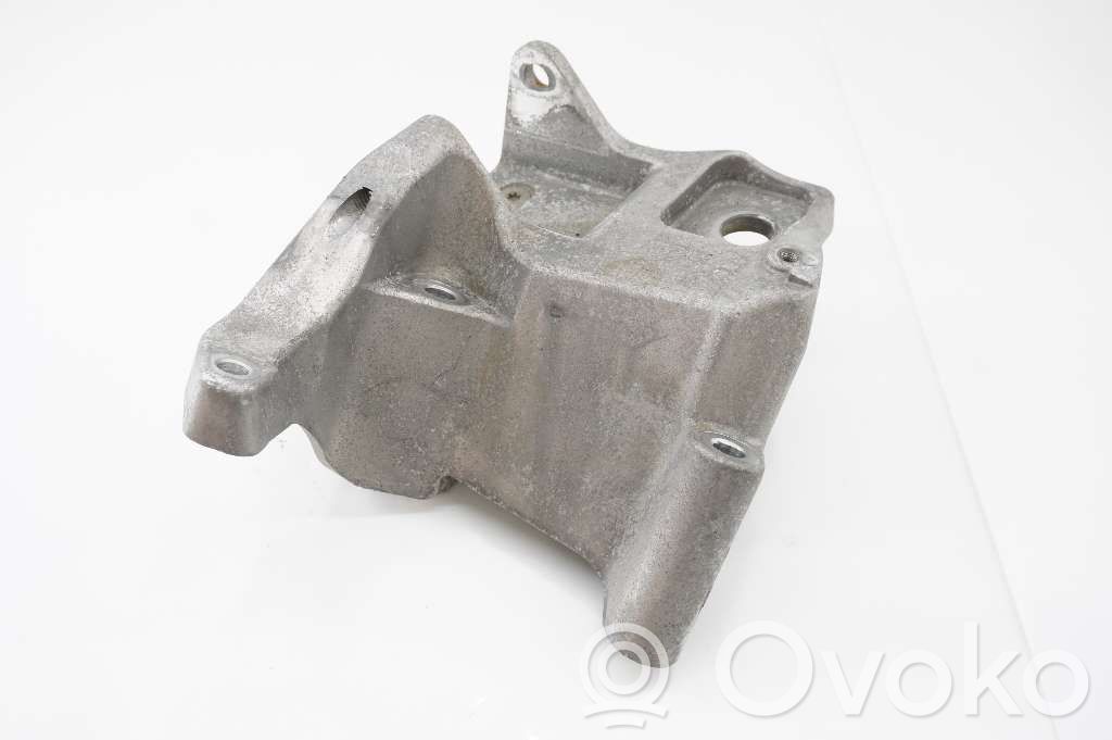 Volvo V60 Engine mounting bracket 