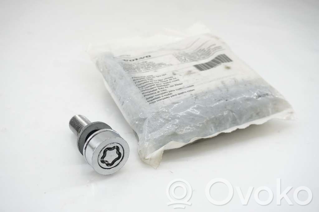 Volvo V70 Mutterit/pultit 