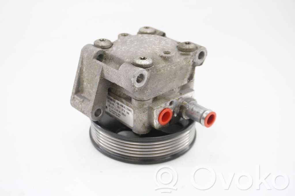 Volvo V70 Ohjaustehostimen pumppu 