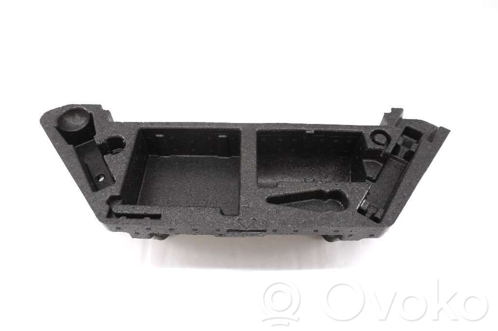 Volvo XC40 Tool box 