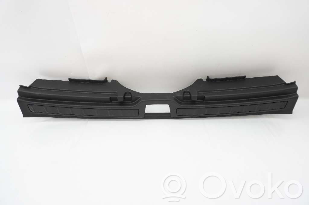 Volvo XC40 Moldura protectora del borde trasero 