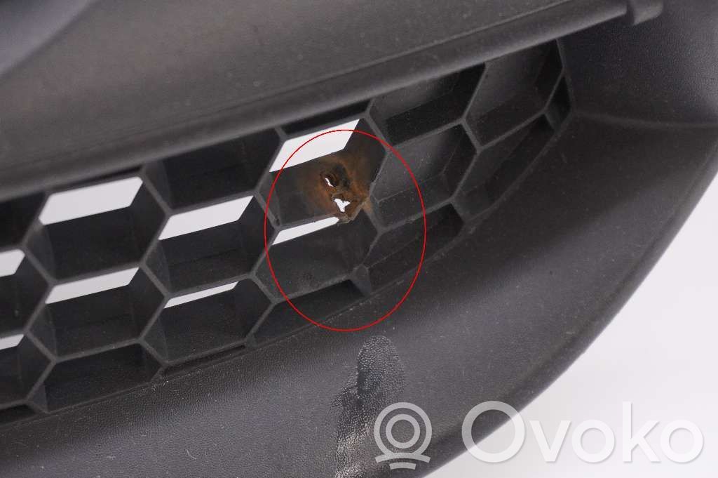 Dacia Sandero Etupuskurin alempi jäähdytinsäleikkö 