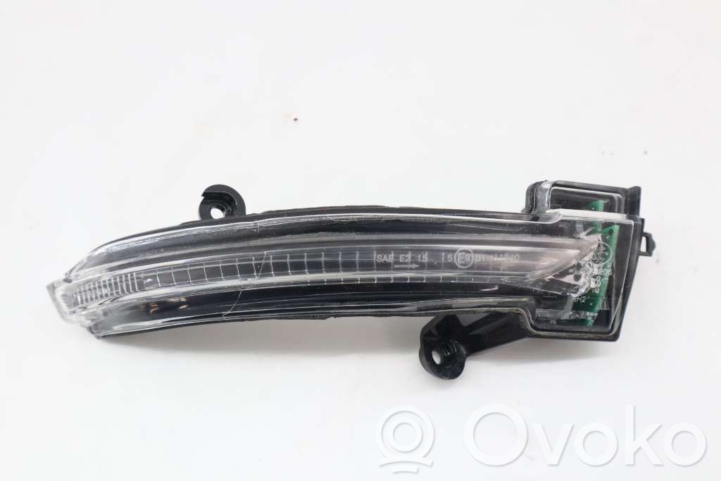 BMW 5 F10 F11 Semnalizator bară față 