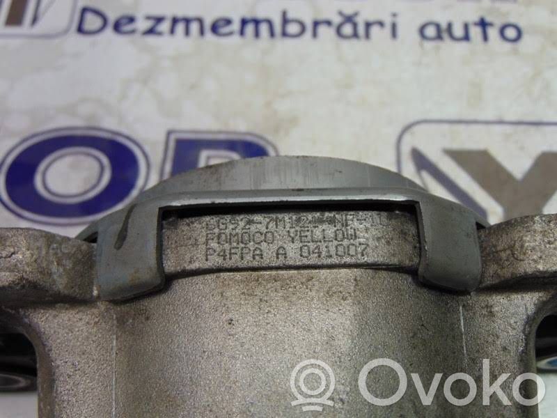 Volvo V70 Wspornik / Mocowanie silnika 