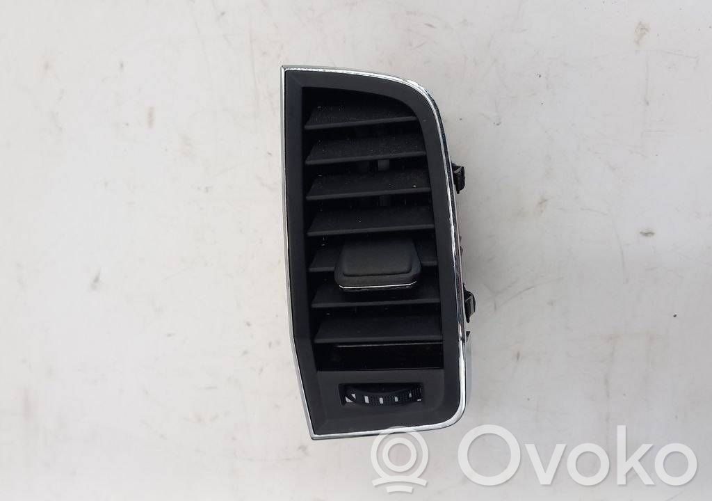 Skoda Karoq Dysze / Kratki środkowego nawiewu deski rozdzielczej 