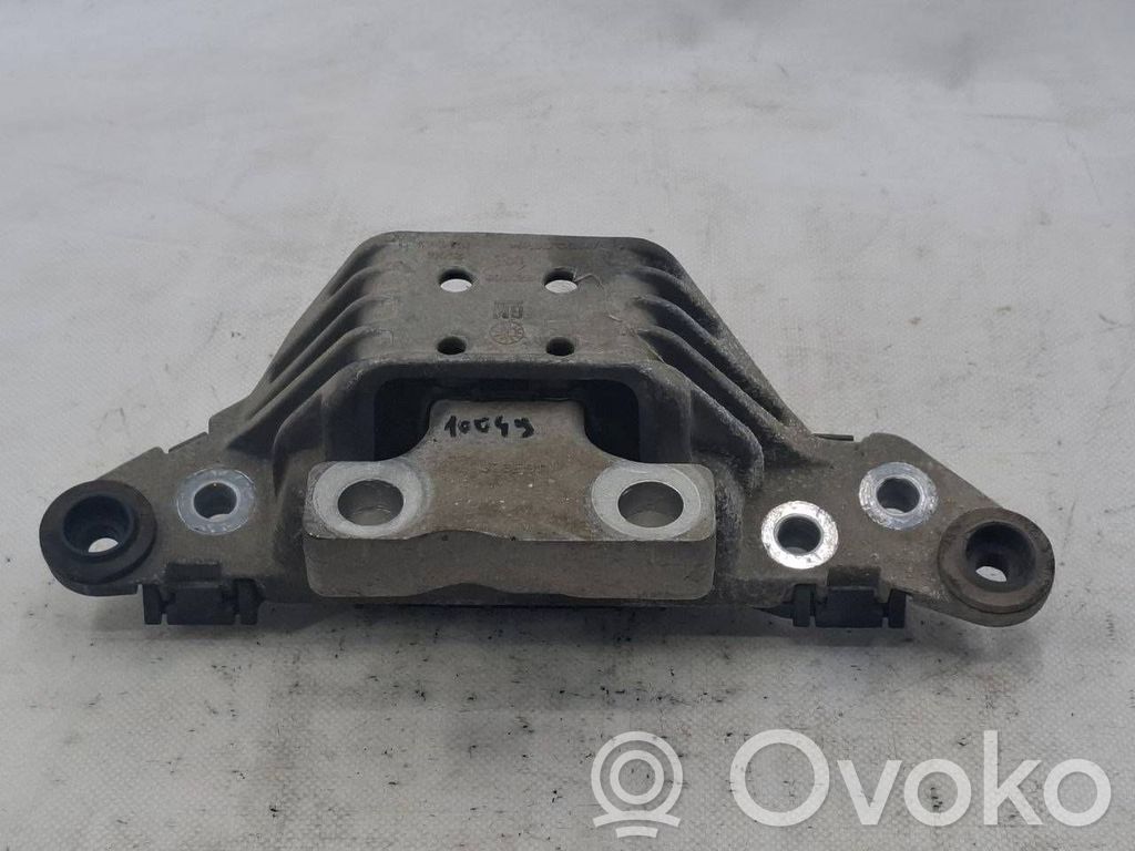Opel Astra K Engine mount bracket 