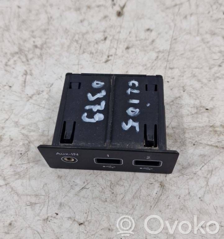 Renault Clio V USB-pistokeliitin 
