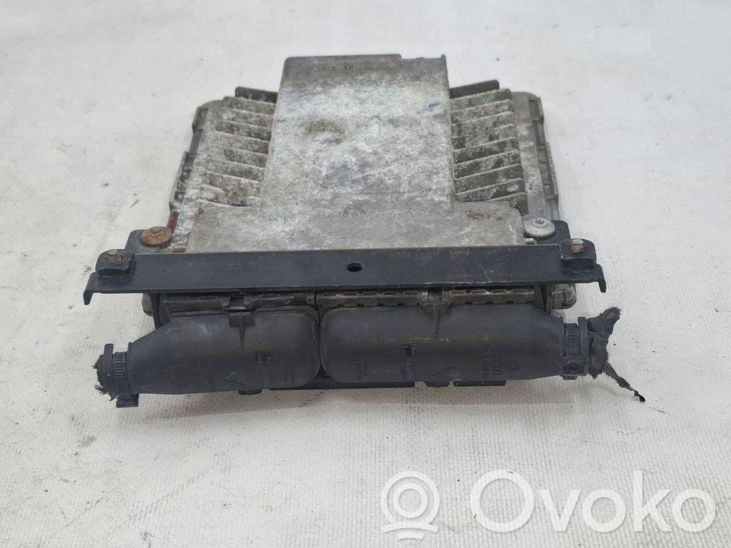 Volkswagen PASSAT B6 Engine control unit/module 