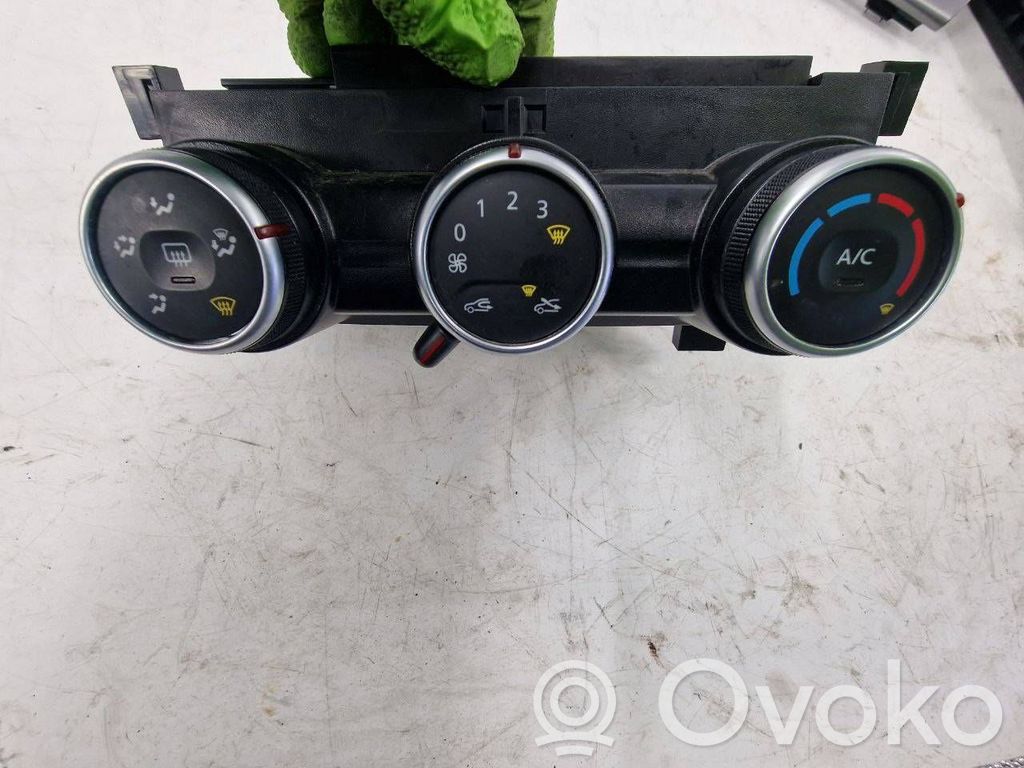 Dacia Duster II Climate control unit 