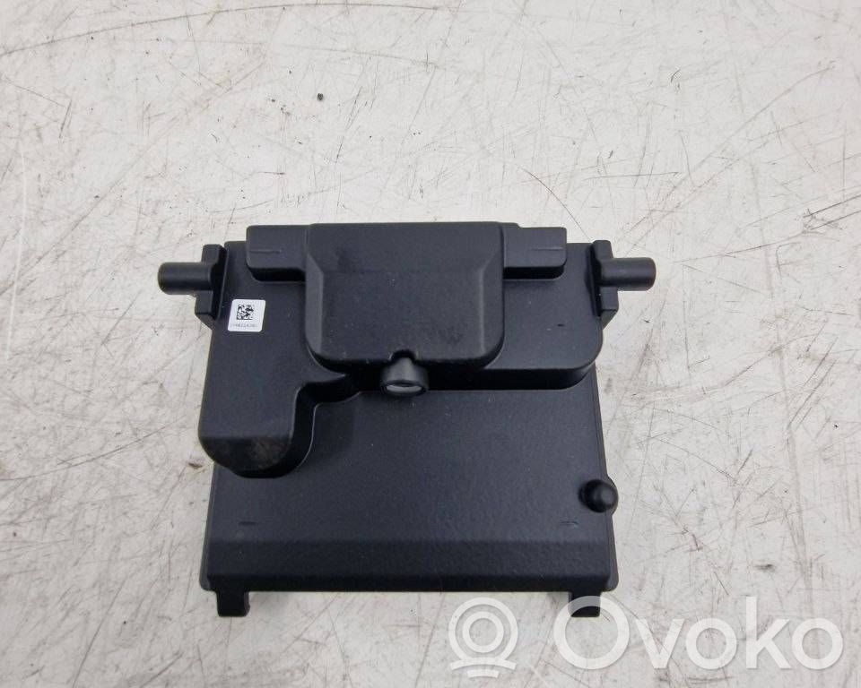 Windshield/windscreen camera   N1BT19H406CA