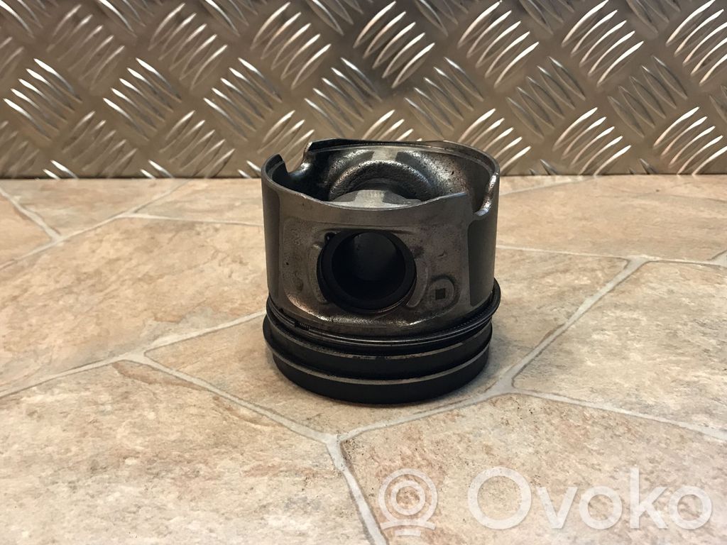 BMW 5 F10 F11 Piston 