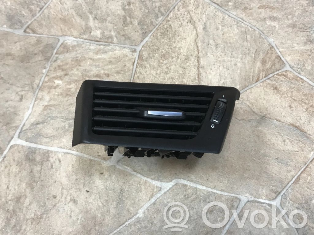 BMW X1 E84 Lango oro grotelės 