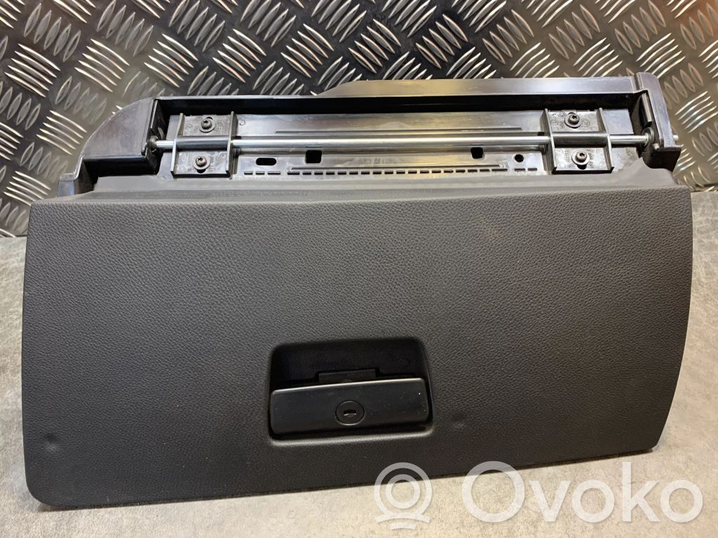 BMW 3 E90 E91 Daiktadėžė 