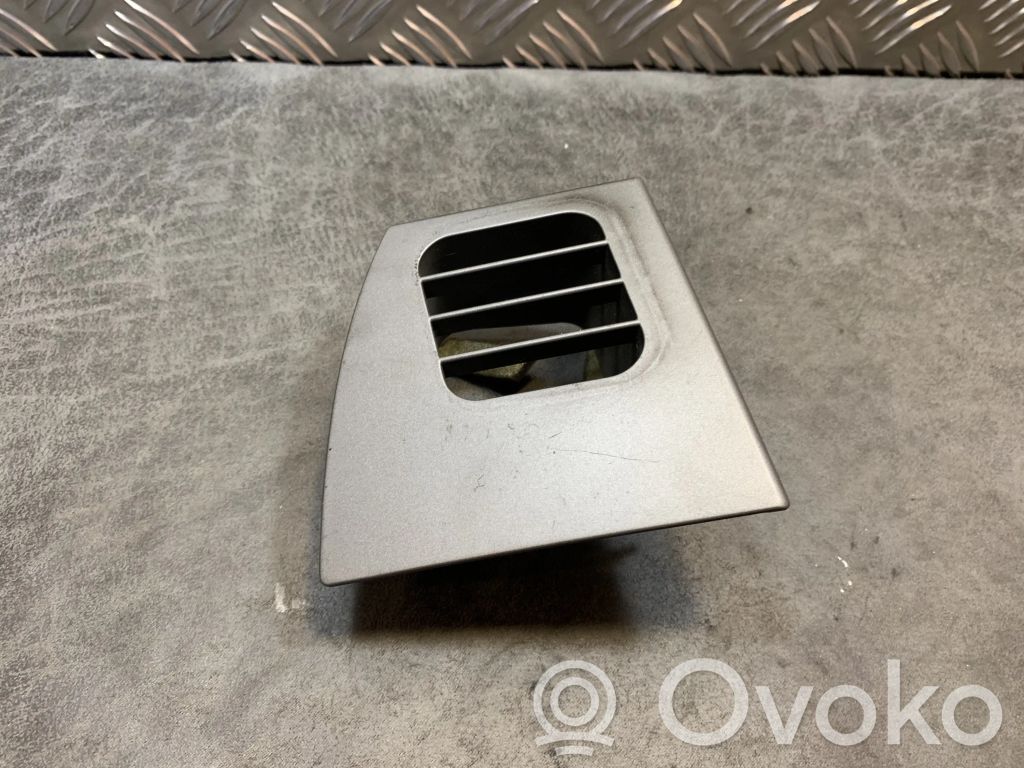 BMW 7 E65 E66 Quarter panel pressure vent 