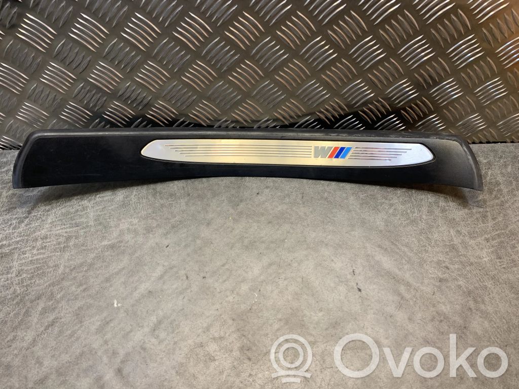 BMW 5 E60 E61 Listwa progowa tylna 