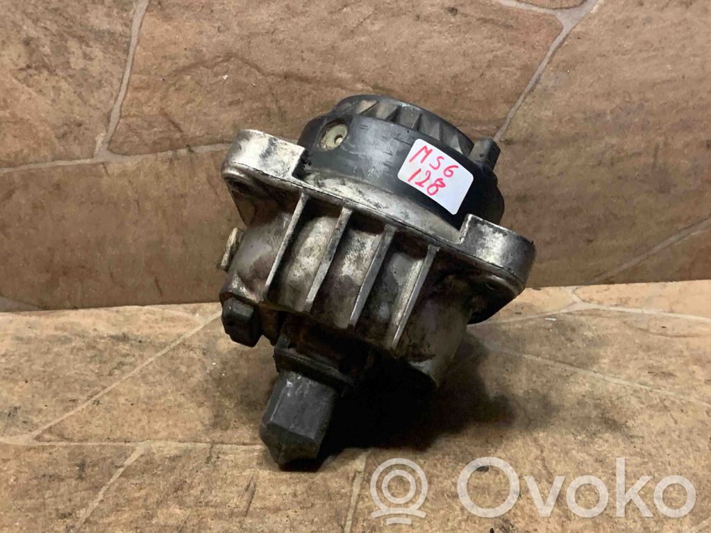 BMW 5 F10 F11 Engine mount bracket 