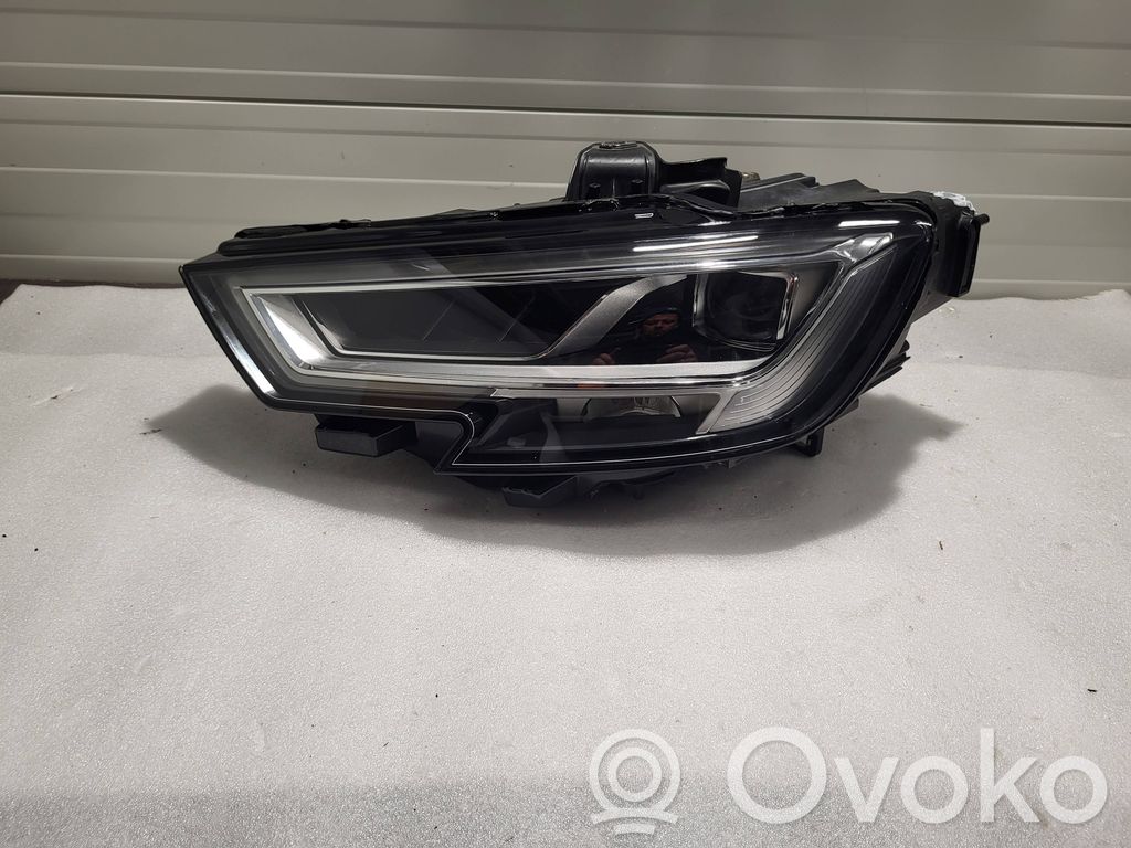 Scheinwerfer   8V0941035