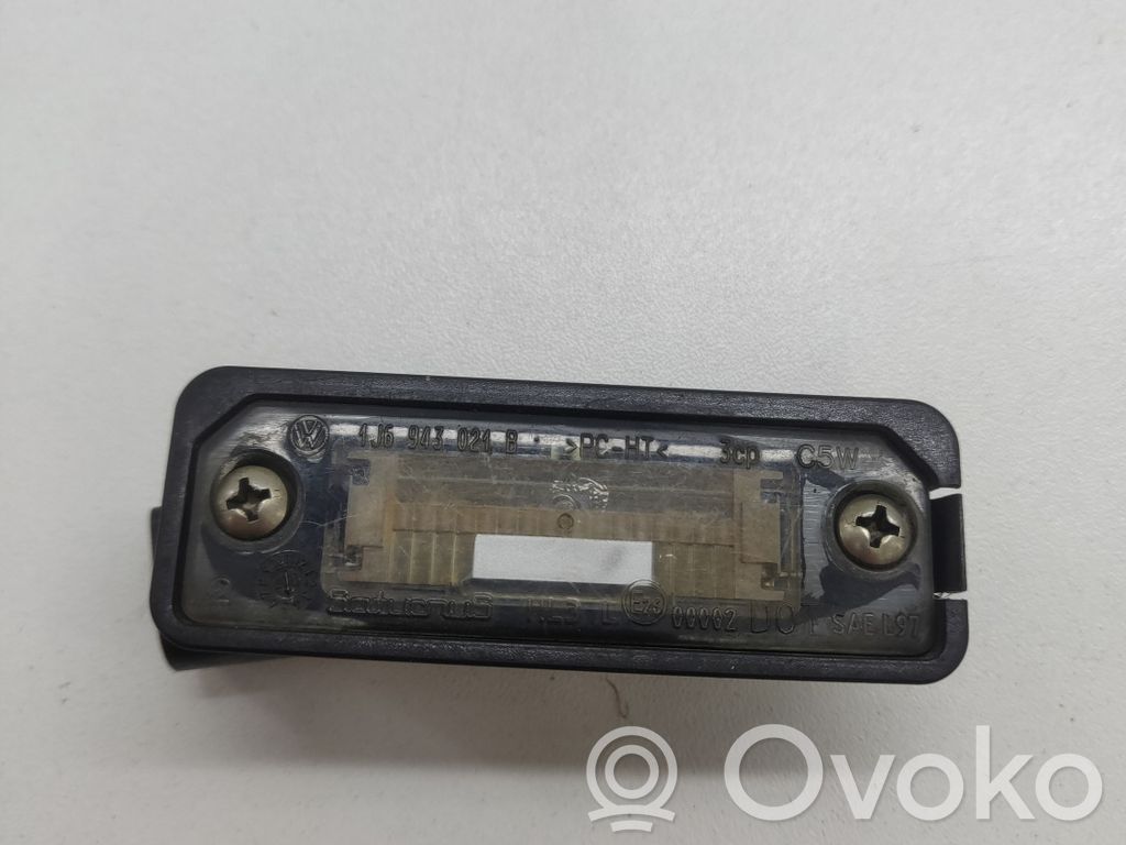 Volkswagen PASSAT B6 Lampa oświetlenia tylnej tablicy rejestracyjnej 