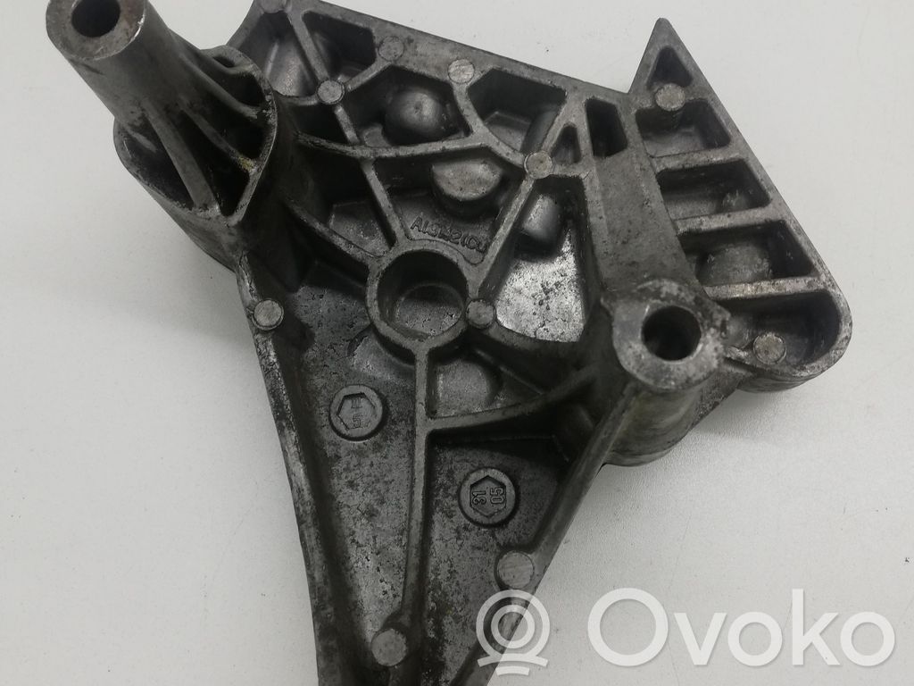 Audi A4 S4 B7 8E 8H Engine mounting bracket 